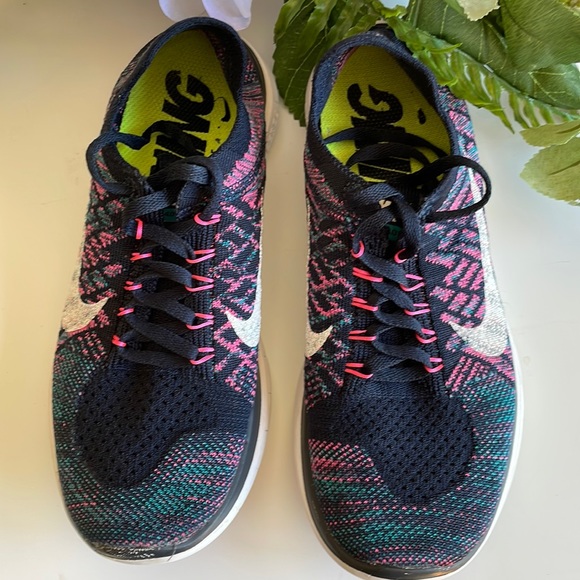 Nike running shoes for women - Picture 1 of 6